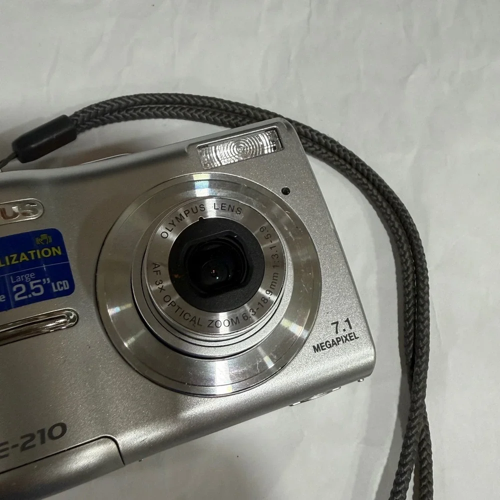 Olympus Unisex FE-210 Digital Camera 7.1MP Silver Y2K Vintage Digicam Aesthetic